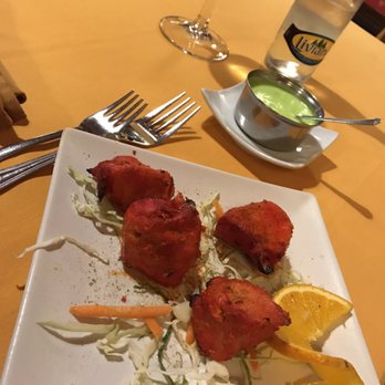 Clay Oven - Chicken tikka. Soft, moist and done to perfection. The mint yogurt sauce was incredible. - Indian Near Me - Benidorm, A
