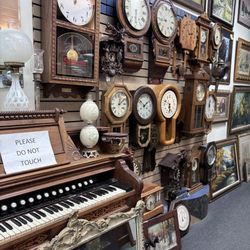 RamZs Emporium - Clocks galore