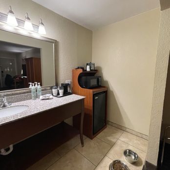 Best Western Swiss Clock Inn - Hotels Near Me - Pecos, Texas Best Western Swiss Clock Inn - Hotels Near Me - Pecos, Texas