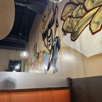Paradise Valley Burger - Dining room - Burgers Near Me - Tempe, Arizona