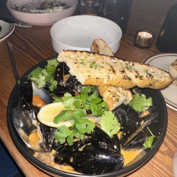 Otis - P.E.I Mussels - New American Near Me - Brooklyn, New York