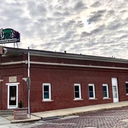 Orsi's Italian Bakery & Pizzeria - Nice classic building, it's in Little Italy neighborhood