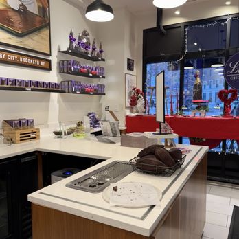 Li-Lac Chocolates - Inside - Chocolatiers & Shops Near Me - New York, New York Li-Lac Chocolates - Inside - Chocolatiers & Shops Near Me - New York, New York