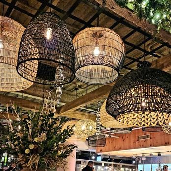 LÝRA - Ambiance - Greek Near Me - Chicago, Illinois