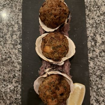 1606 Restaurant & Oyster Bar - Quahogs - New American Near Me - Gloucester, Massachusetts