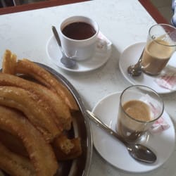 Churreria Avenida 74 - Churros (2 raciones) con chocolate, and cortado