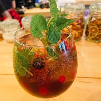 Fauna & Flora - Sparkling sangria - Cafes Near Me - Lisbon, 11 Fauna & Flora - Sparkling sangria - Cafes Near Me - Lisbon, 11