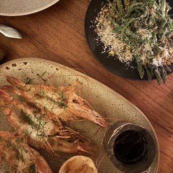 Blanco Colima - Shrimp and bone marrow and asparagus - International Near Me - México, D.F., DIF Blanco Colima - Shrimp and bone marrow and asparagus - International Near Me - México, D.F., DIF