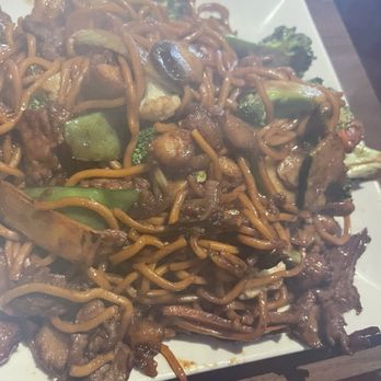 North China Restaurant - House Lo-Mein (comes with multiple meats for you meat lovers). - Chinese Near Me - Santa Maria, California North China Restaurant - House Lo-Mein (comes with multiple meats for you meat lovers). - Chinese Near Me - Santa Maria, California