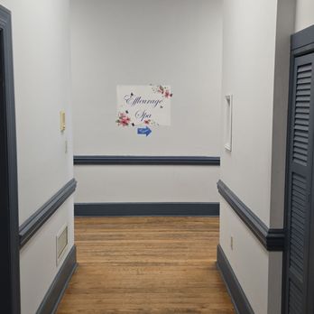 Effleurage Spa - Entry hall - Reflexology Near Me - Charles Town, West Virginia