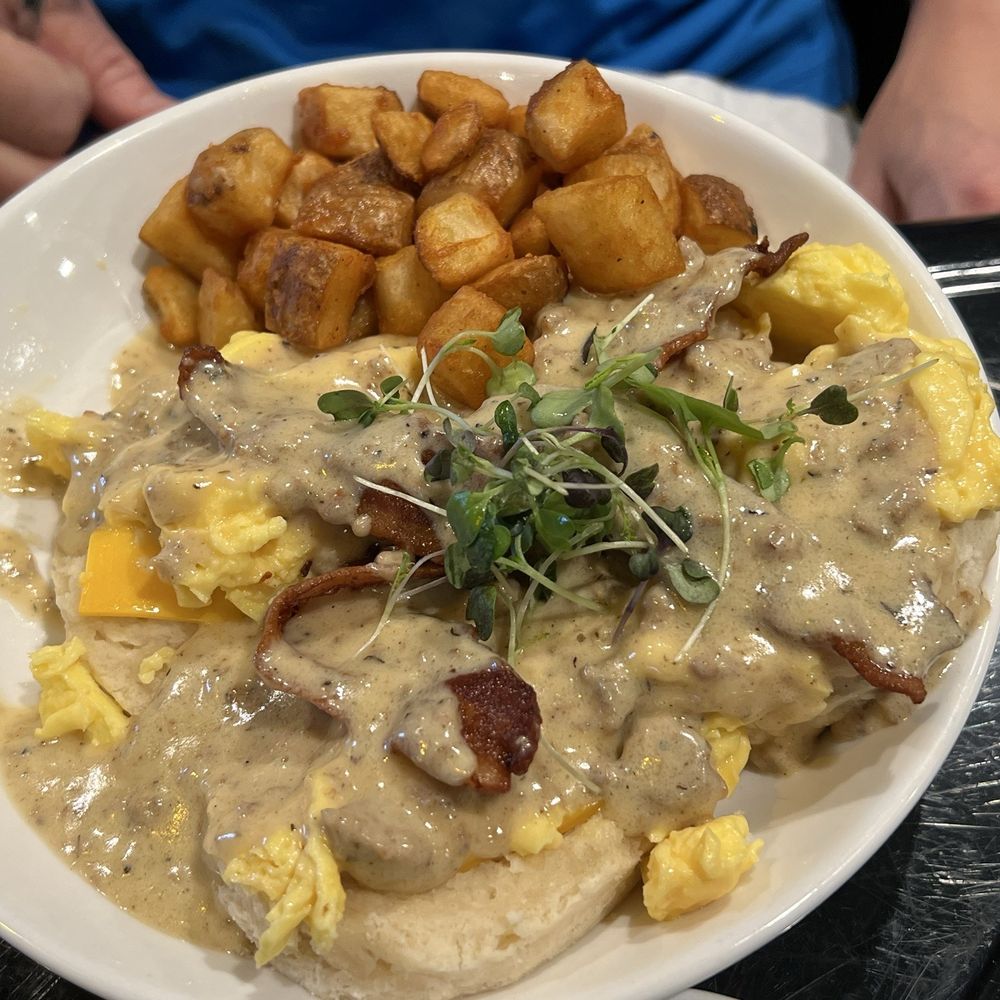 Besties Table - Sausage gravy-upgraded! - Breakfast & Brunch Near Me - Indianapolis, Indiana Besties Table - Sausage gravy-upgraded! - Breakfast & Brunch Near Me - Indianapolis, Indiana