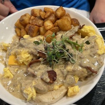 Besties Table - Sausage gravy-upgraded! - Breakfast & Brunch Near Me - Indianapolis, Indiana Besties Table - Sausage gravy-upgraded! - Breakfast & Brunch Near Me - Indianapolis, Indiana