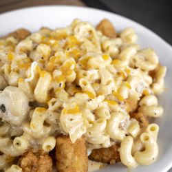The Pub - Mac n' Cheese Poutine