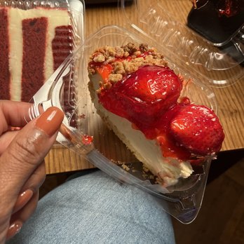 Junior's Restaurant - Strawberry Cheesecake - Bakeries Near Me - Brooklyn, New York