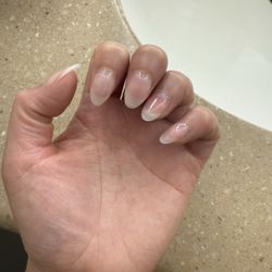 California Nails - Natural nails, almond shaped!