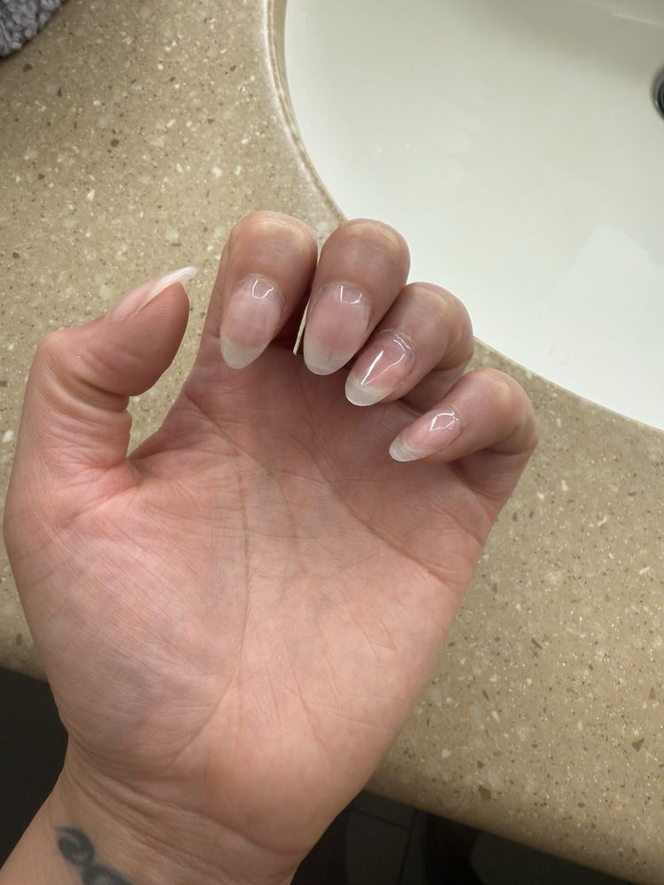 California Nails Logo