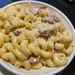 Le Belle et la Boeuf - Hot dog Mac and cheese