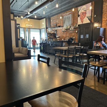 Somkit - A look towards the bar and the front entrance. - Thai Near Me - Dixon, Illinois