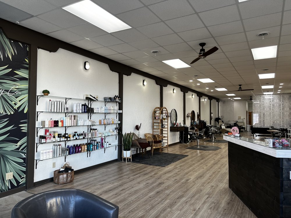 ASHLEY ZABEL FLOURISH BEAUTY Updated June 2024 207 West Bremer