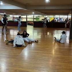 Lockwood Skating Palace - Classmates roller skating and having fun!!!!!