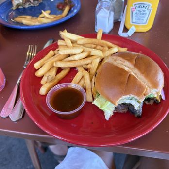 The Custer Wolf - Portobello burger - American Near Me - Custer, South Dakota The Custer Wolf - Portobello burger - American Near Me - Custer, South Dakota