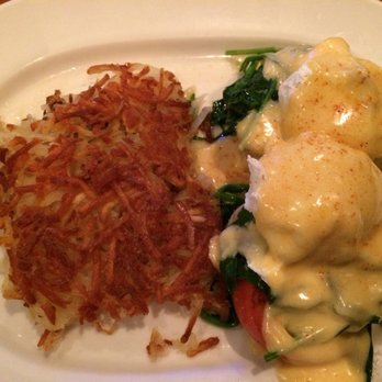 Blue's Egg + Bakery - Florentine Benedict with hash browns. - Breakfast & Brunch Near Me - Milwaukee, Wisconsin
