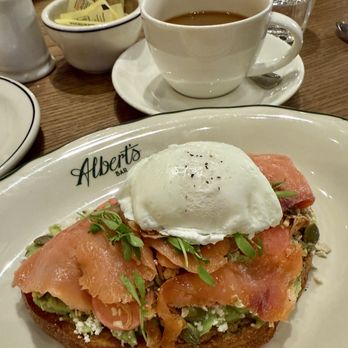 Albert's Bar - Avocado toast with salmon - Cocktail Bars Near Me - New York, New York Albert's Bar - Avocado toast with salmon - Cocktail Bars Near Me - New York, New York