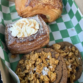 Sugar Moon Bakery - Bakeries Near Me - Chicago, Illinois