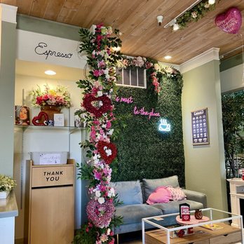 Cafecito Lounge - Decor - Coffee & Tea Near Me - Lodi, California