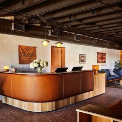 Trailborn Grand Canyon - Lobby and front desk