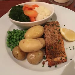 The Sutton Arms - Salmon filet with new potatoes