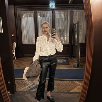 Le Train Bleu - What I wore- contrary to what the architecture's tells you, it is not a formal dress situation - French Near Me - Paris, 75 Le Train Bleu - What I wore- contrary to what the architecture's tells you, it is not a formal dress situation - French Near Me - Paris, 75