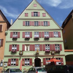 Goldner Hirsch