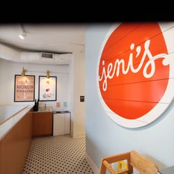 Jeni's Splendid Ice Creams - Hallway to bathroom