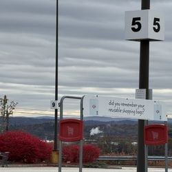 Hannaford Supermarkets - Parking lot view