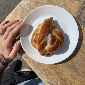 Økende - Cardamon bun - Farmers Market Near Me - West Bridgford, NTT