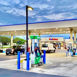 O'Ryan's Maple Grove Holiday - Pumps - Store Front - 2020