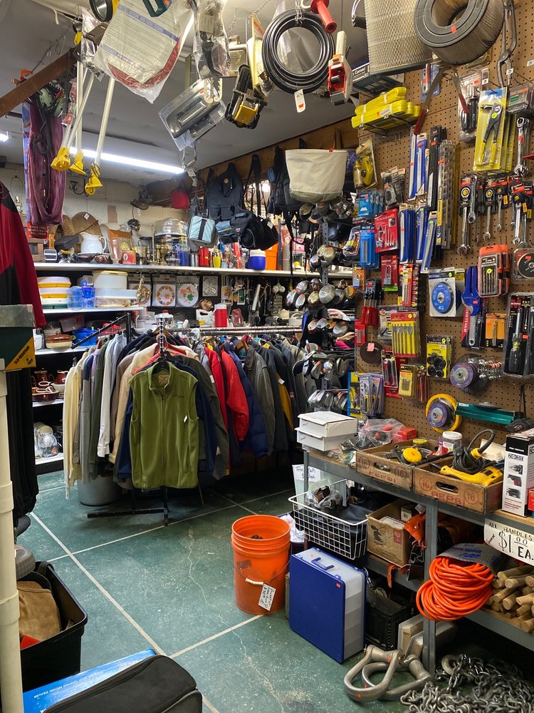 PACKRATS Updated July 2024 150 Linville St, Newland, North Carolina