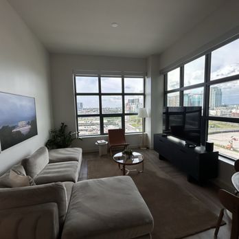 ROOST Tampa - Den - Hotels Near Me - Tampa, Florida ROOST Tampa - Den - Hotels Near Me - Tampa, Florida