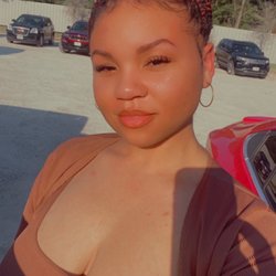 Ideas Beauty Salon - Knotless braids styled in a bun