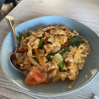 White Elephant - Drunken Noodle - Thai Near Me - San Diego, California White Elephant - Drunken Noodle - Thai Near Me - San Diego, California