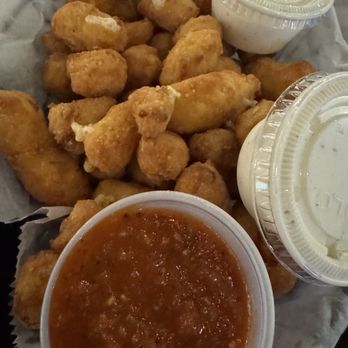 Weather Mark Tavern - Wisconsin Cheese Curds - Pubs Near Me - Chicago, Illinois Weather Mark Tavern - Wisconsin Cheese Curds - Pubs Near Me - Chicago, Illinois