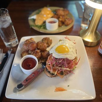 The Raymond 1886 - Smoked Salmon Toast and Crab-cake Benedict - New American Near Me - Pasadena, California