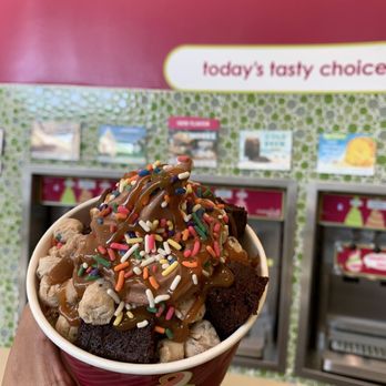 Menchie's Frozen Yogurt - Check out this flavor and topping combo! - Ice Cream & Frozen Yogurt Near Me - Springfield, Oregon Menchie's Frozen Yogurt - Check out this flavor and topping combo! - Ice Cream & Frozen Yogurt Near Me - Springfield, Oregon