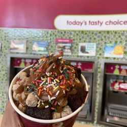 Menchie's Frozen Yogurt - Check out this flavor and topping combo!