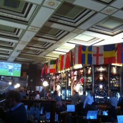 Wetherspoons - Watching Italy football match in UK pub! :)