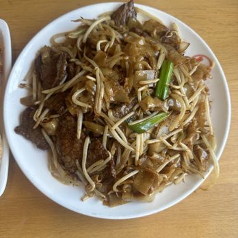 Well Season - Chow fun with beef dries style - Dim Sum Near Me - Davis, California Well Season - Chow fun with beef dries style - Dim Sum Near Me - Davis, California