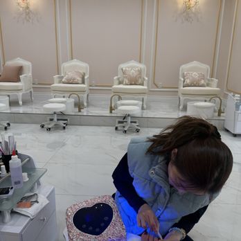 Le Petit Salon - Getting pampered - Nail Salons Near Me - Tustin, California Le Petit Salon - Getting pampered - Nail Salons Near Me - Tustin, California