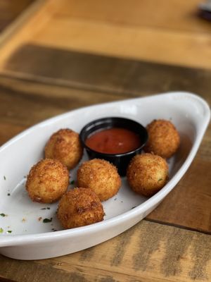 THE WALRUS - Updated January 2025 - 511 Photos & 600 Reviews - 143 E