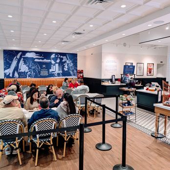 Paris Baguette - Bakeries Near Me - Webster, Texas